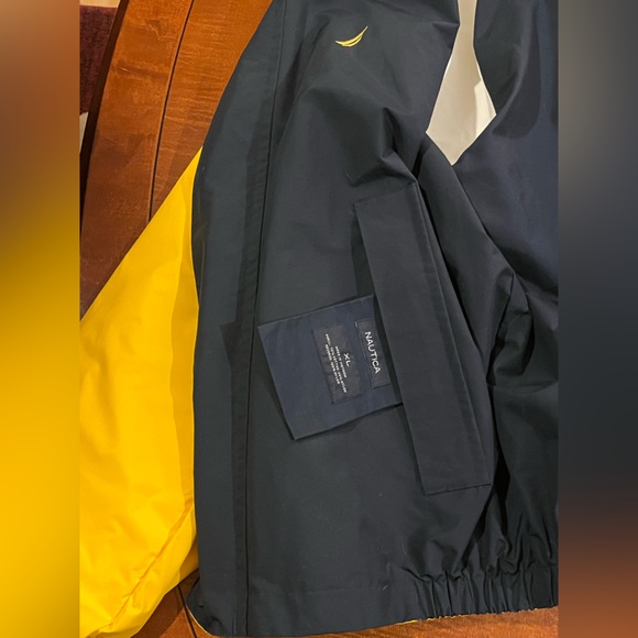 Nautica Men’s Reversible jacket/ windbreaker. Navy blue, white, yellow. Hood. XL - Picture 8 of 13